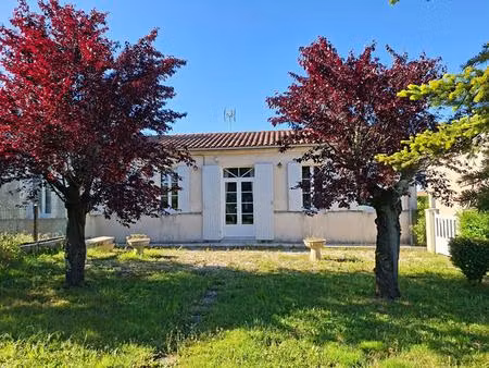 jolie maison pierre typique