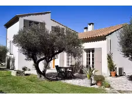 fourques- maison familiale avec piscine et vue dégagée