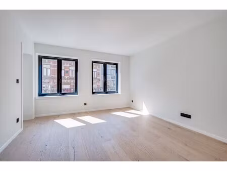prachtig 2 slaapkamer appartement in hartje kortrijk