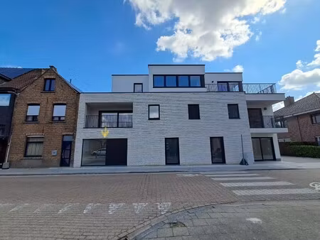 gelijkvloers appartement met tuin te sijsele!