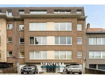 prachtig bemeubeld appartement met 3 kamers