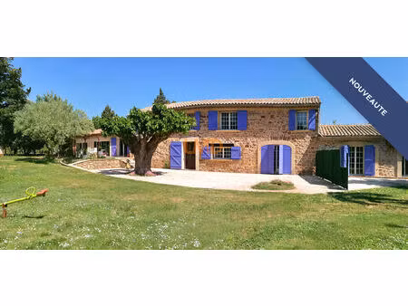 propriété de caractère 470 m² à la motte