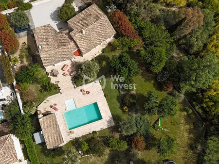 maison individuelle dans un parc de 3000 m2