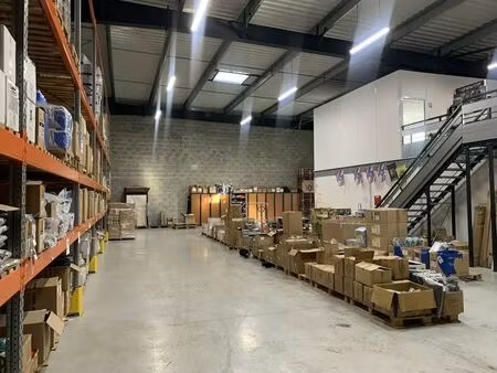 location local d’activités merignac 33700 379m²