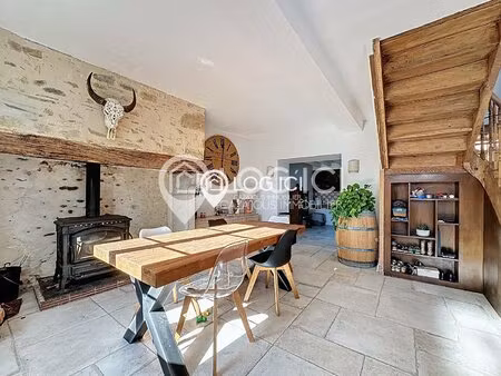 lagos - vente enclos béarnais t5 rénové avec goût sur 1 085 m2 de terrain clos