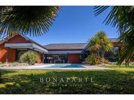 pau trespoey – villa d’architecte de plain-pied – volumes cathédrale & piscine