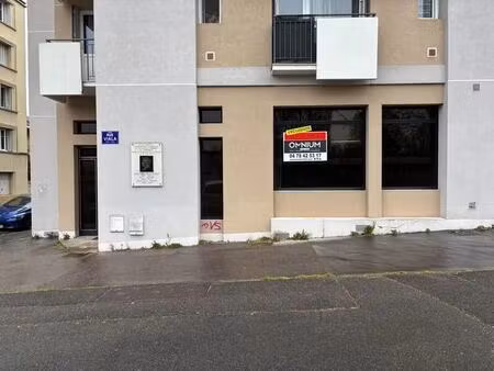 location commerce 57 m²