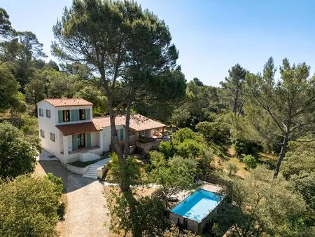 a vendre en exclusivite ! maison entrecasteaux 100 m2  6 pièces + piscine