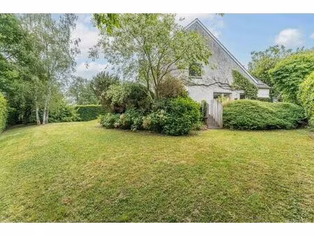 villa à louer avec terrasse et jardin   waterloo (vbe23713)