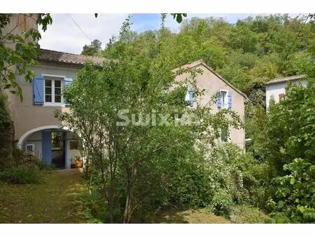 propriété du xviiième à privas avec chambres d'hôtes et gîte