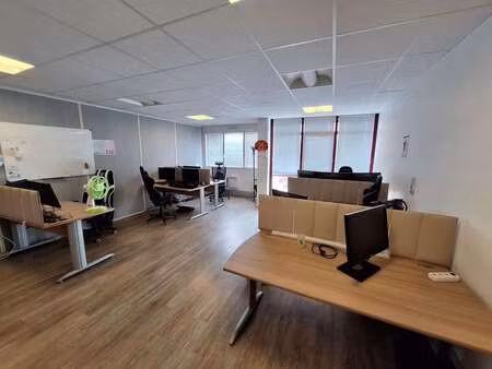 location bureaux et commerces à saint-malo (35400) : à louer / 131m² saint-malo