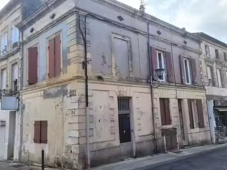 immeuble composé de 4 logements en plein centre de pauillac