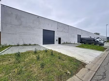 surface industrielle à louer à rue du marché couvert 18 ciney (vbe23723)