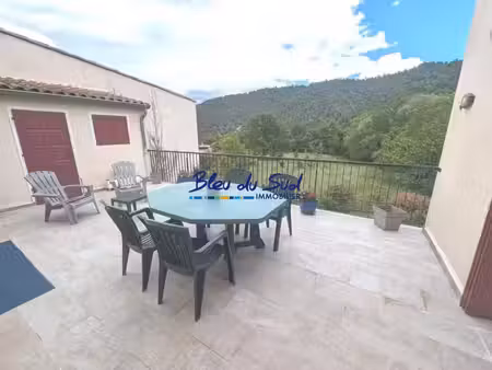 grande maison avec terrasse  garage spacieux et combles aménage