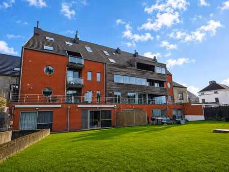 duplex/ 2 chambres/2 salles de bain/ terrasse/ peb c/ garage