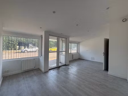 location locaux professionnels 35 m² à bordeaux (33000)  450 €