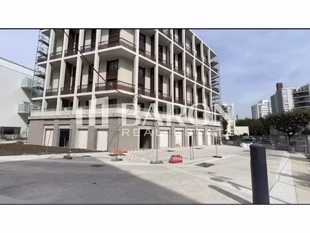 location locaux professionnels 170 m² à montreuil (93100)  3 900 €