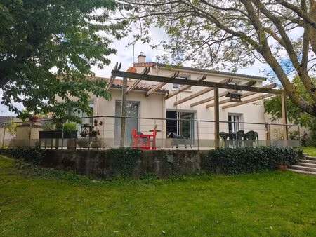 maison de 7 pièces de 177 m² à la romagne
