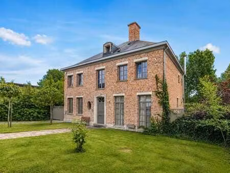 villa de caractère et de luxe  25 ares et 500 m² habitables