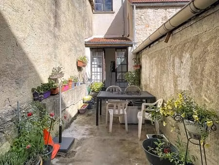 située dans la charmante commune de villeneuve-la-guyard (89340)