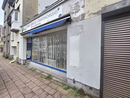 rez-commercial idéalement situé