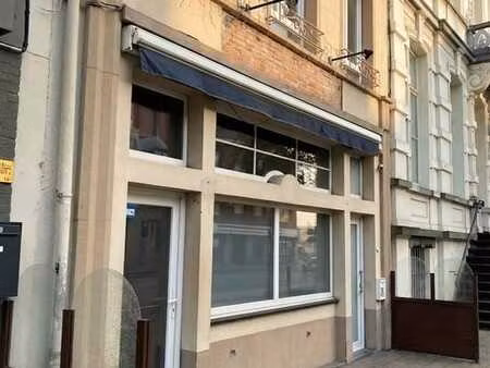 polyvalent handelshuis met bovenwoonst aparte ingang en in 2