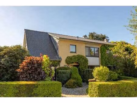 maison 3-façades avec 4 chambres dans un quartier calme