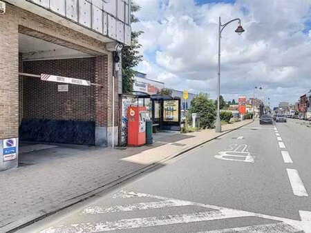 ans: emplacement parking a louer