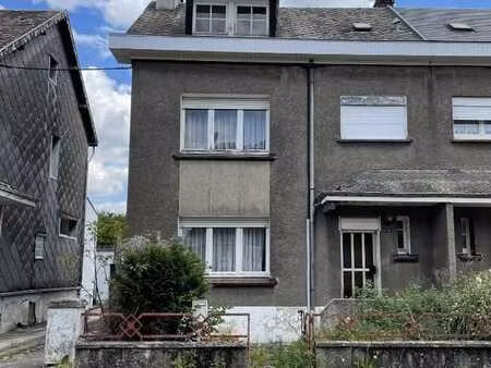 maison d'habitation avec jardin  3 façades
