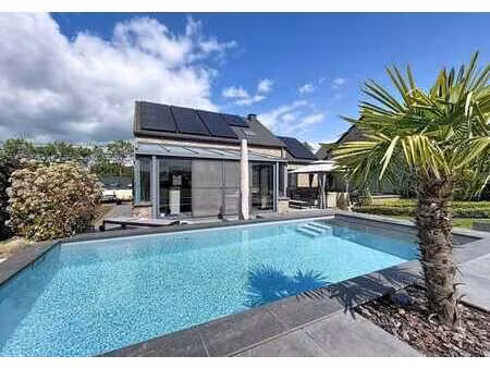 superbe villa récente avec piscine sise à pondrôme