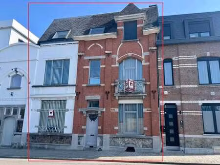 vaste maison aux nombreuses possibilités!