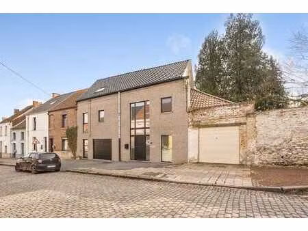 maison avec jardin et garage