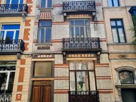 appartement de type 1 chambre dans une maison de maître