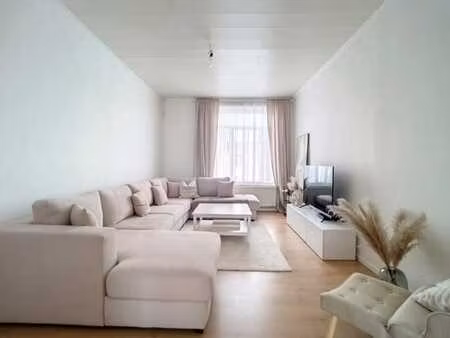 spacieuse maison unifamiliale de ± 300 m² avec 8 chambres