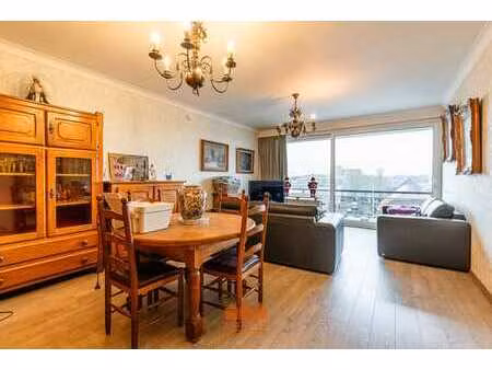 lichtrijk en ruim 3-slaapkamerappartement met 2 terrassen...