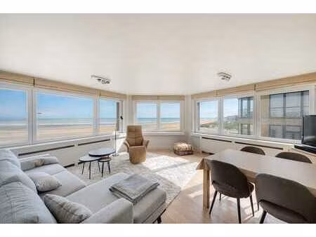 uitzonderlijk hoekappartement met 3 slaapkamers op de zee...