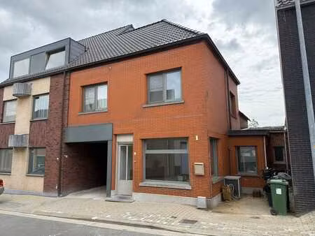 maison familiale confortable avec 3 chambres et un jardin