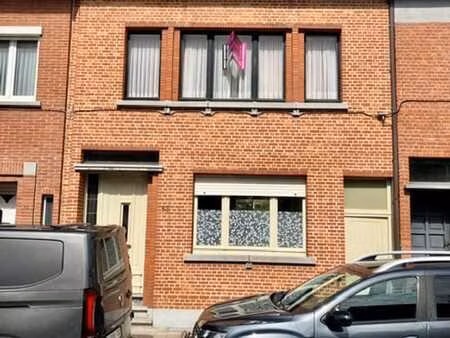 maison prête à emménager avec 3 ch.à.c. et un beau jardin