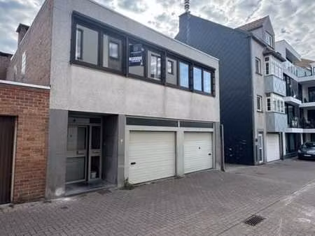 maison spacieuse avec garage dans le centre