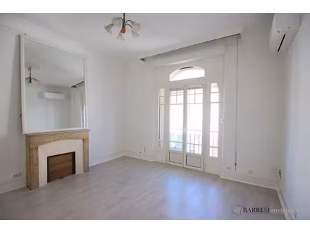 location locaux professionnels 1 pièce 17 m² à toulon (83000)  850 €