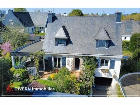 maison familiale avec vie de plain-pied et sous-sol complet