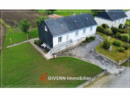 maison avec vie de plain-pied  sous-sol complet et combles amén