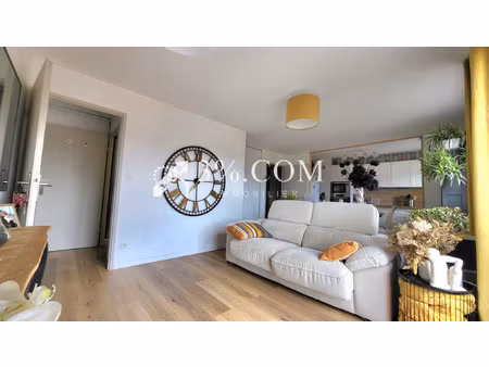 appartement en résidence sécurisée - balcon + 2 places de pa