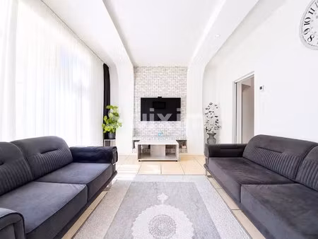 immeuble t8 de 183m2 avec 2 appartements et un local commercial!