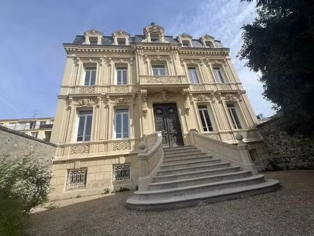 location bureaux 328 m²