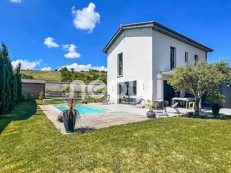 maison familiale 156 m² avec piscine et terrain paysagé 704 m²
