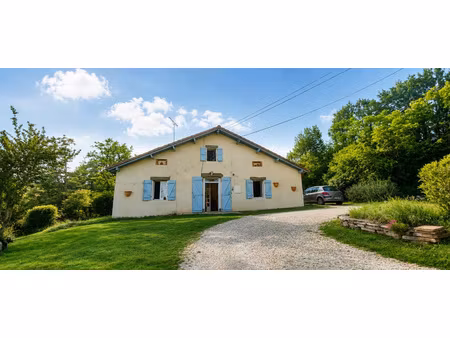 maison t5 coup de coeur de 169m2 sur près de 9000m2 de terra