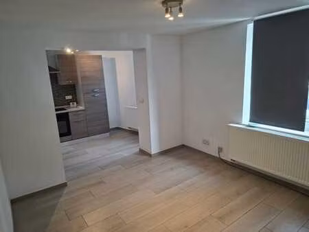 appartement rez de chausee une chambre  terrasse  jardinet