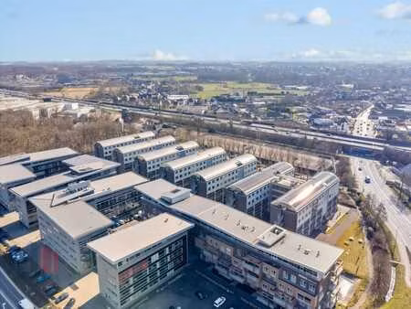 kwalitatieve kantoorruimte van 409 m² met uitstekende ber...