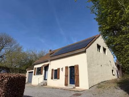 maison 4 façades avec piscine  garage et superbe extérieur !